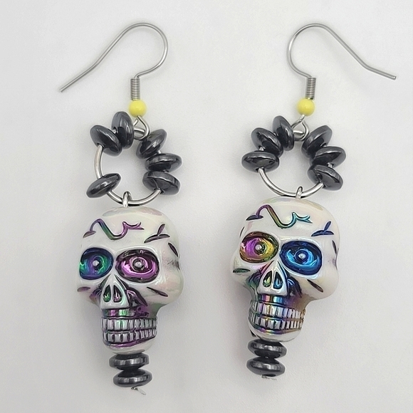 Handcrafted Skull Hematite Beaded Dangle Fashion Earrings - Picture 11 of 11
